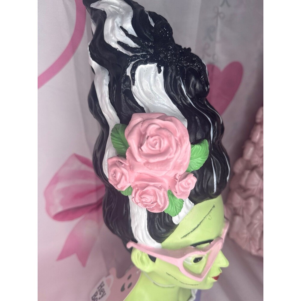 NEW Halloween/Summerween Bride Bust Decor - Picture 3 of 7